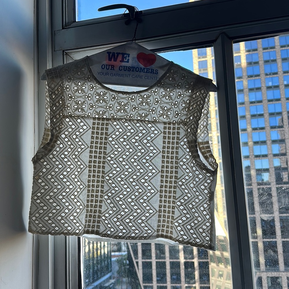 Zara white crochet size small used shirt